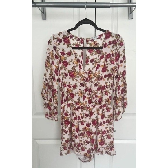 American Eagle Romper Floral Tan Red Pink V Neck Flare Cropped sleeves M Medium - Picture 1 of 9